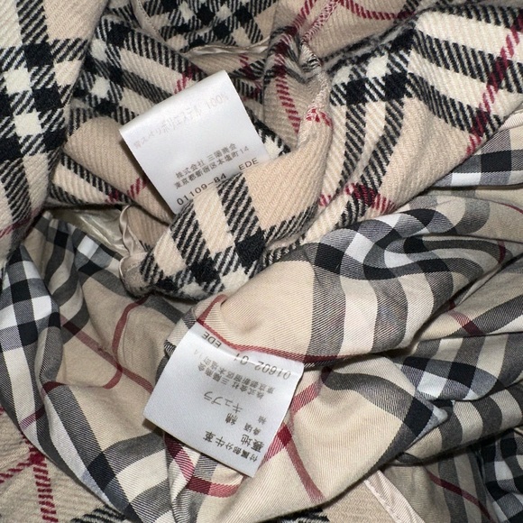 ❌SOLD❌ Burberry Trench Coat - Picture 14 of 16